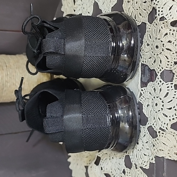 LA Sheelah Black mesh sneaker size 6.5 - Picture 4 of 6